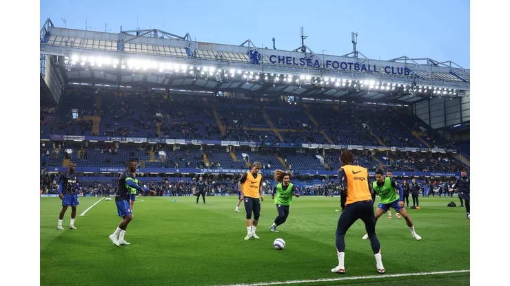 Após anos investindo em jovens promessas, o clube busca jogadores mais experientes para suprir a falta de liderança no elenco. (Foto de Alex Pantling/Getty Images)