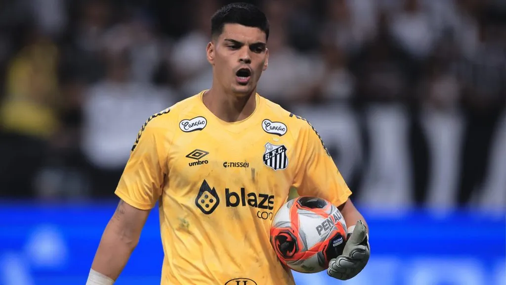 Gabriel Brazão em jogo do Santos. Foto: Ettore Chiereguini/AGIF