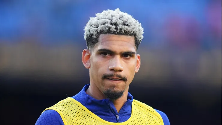 Barcelona escolhe três zagueiros para substituir Ronald Araújo (Alex Caparros/Getty Images)