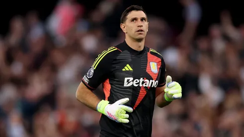 Dibu é alvo do Barcelona e United. (Photo by Carl Recine/Getty Images)