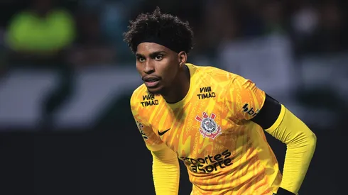 Hugo Souza, do Corinthians, surge em pré-lista de Ancelotti na Seleção.