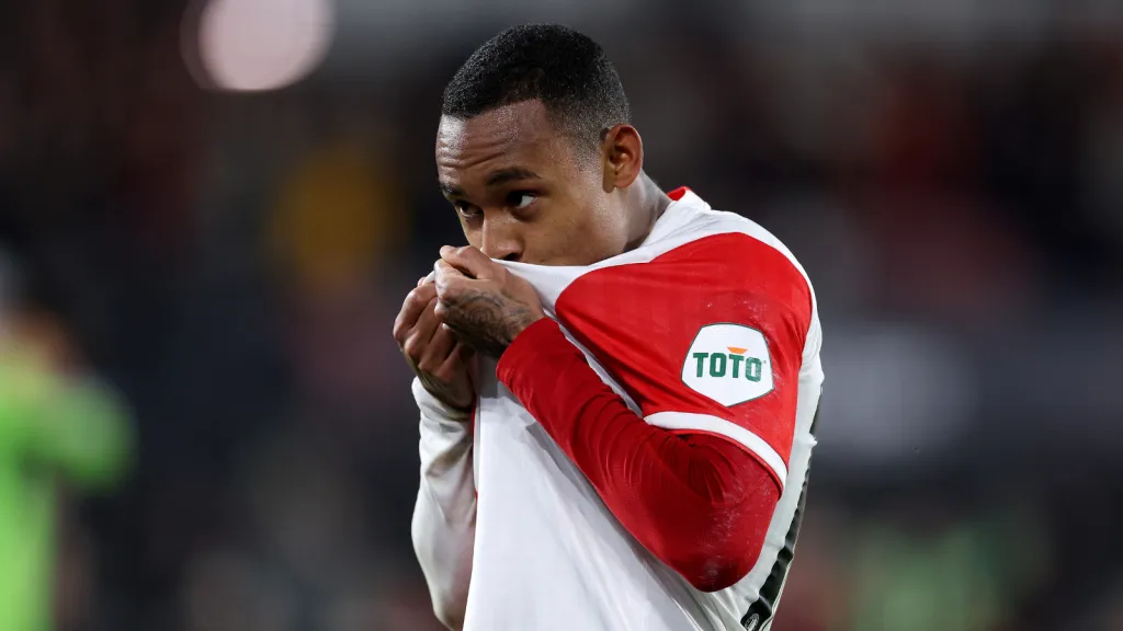 Igor Paixão durante partida do Feyenoord (Photo by Dean Mouhtaropoulos/Getty Images)