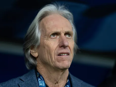 Filipe Luís está pressionado no Flamengo