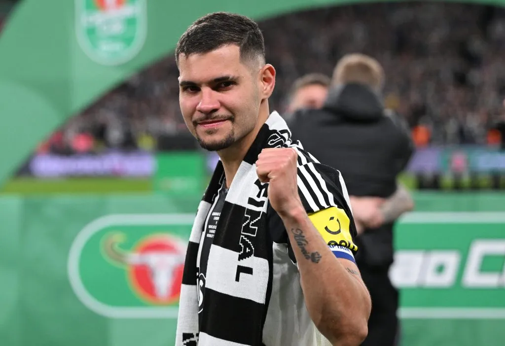 rasileiLONDON, ENGLAND – MARCH 16: Newcastle United player Bruno Guimaraes celebrates  after the Carabao Cup Final between Liverpool and Newcastle United at Wembley Stadium on March 16, 2025 in London, England. (Photo by Stu Forster/Getty Images)