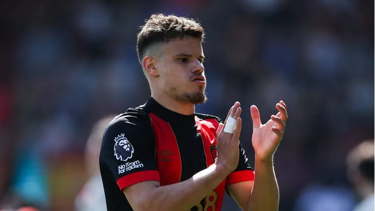 Milos Kerkez está com prestígio no mercado da bola. Foto: Ryan Pierse/Getty Images