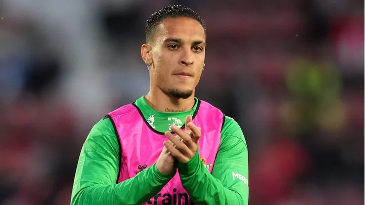 Manchester United pode receber proposta de R$ 254 milhões por Antony.