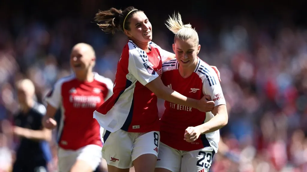 Artilheiras do Arsenal na Women's Champions League, Mariona Caldentey e Alessia Russo comemoram gol (Photo by James Fearn/Getty Images)