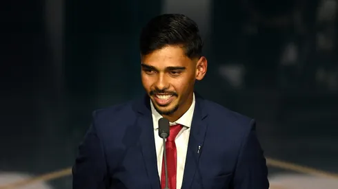 Guilherme Madruga venceu o Prêmio Puskás em 2023. Foto: Kate Green/Getty Images