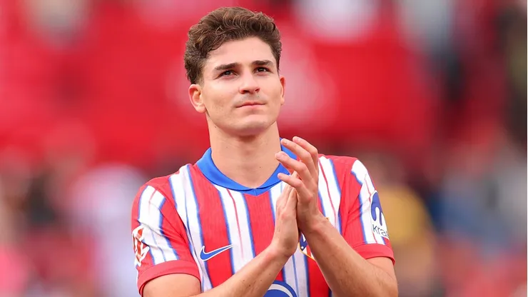 Barcelona e Atlético de Madrid podem fechar troca de jogadores envolvendo Julián Álvarez. (Photo by Fran Santiago/Getty Images)