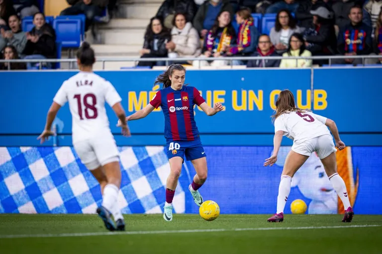 Lucía Corrales atuando com a camisa do Barcelona (Reprodução/Barcelona)