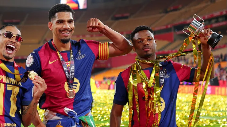 Jogador do Barcelona volta atrás e decide atender pedidos para deixar o clube. (Photo by Fran Santiago/Getty Images)