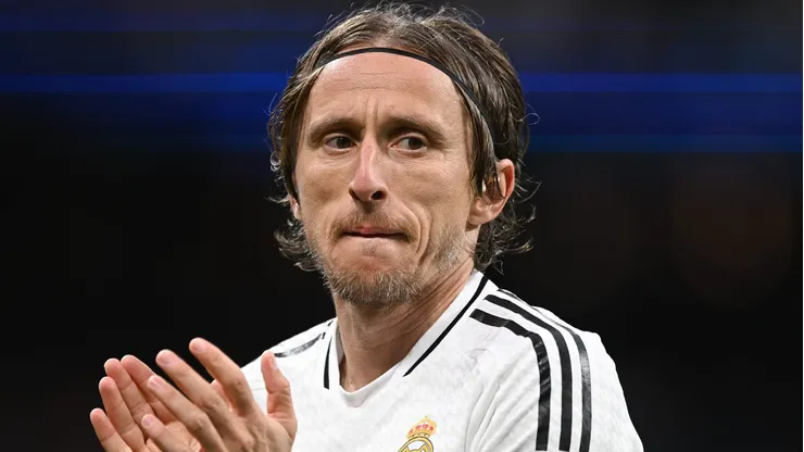 Ídolo do Real Madrid, Luka Modric pode deixar o futebol brasileiro de lado para reforçar o Al-Ettifaq (Photo by Denis Doyle/Getty Images)