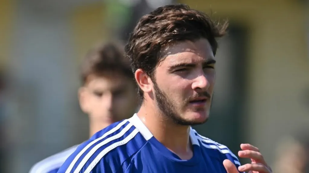 João Gabriel, zagueiro brasileiro, durante partida pelo Como 1907 (Foto: Como 1907/Acervo Pessoal)