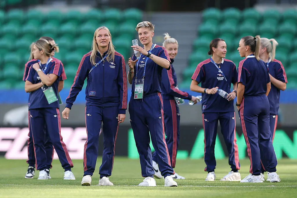 Jogadoras do Arsenal fazem o reconhecimento do gramado do estádio da final da Women's Champions League. (Photo by Maja Hitij/Getty Images)