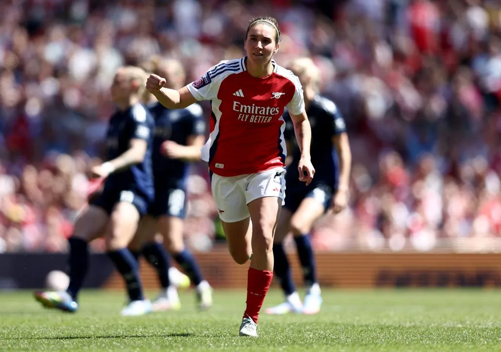 Caldentey em ação com o Arsenal (Photo by James Fearn/Getty Images)