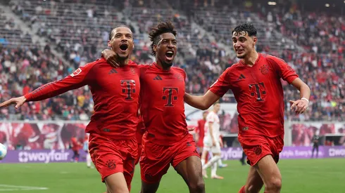 Sané, Kingsley Coman e Aleksandar Pavlovic em partida do Bayern de Munique