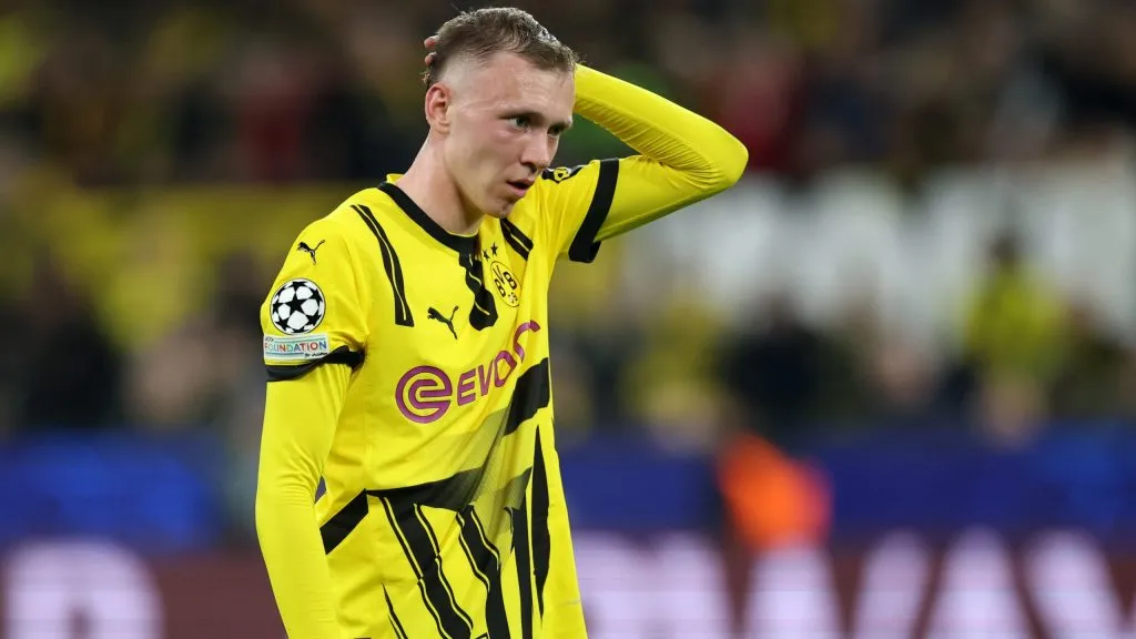 Maximilian Beier em jogo do Borussia Dortmund. Foto: Alex Grimm/Getty Images