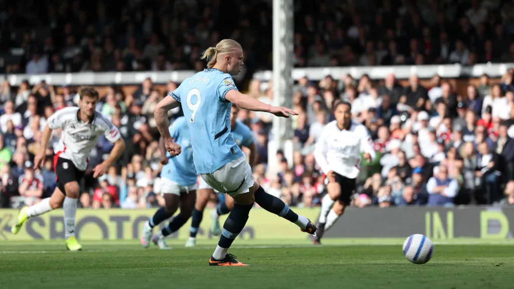 Haaland marca em Fulham 0 x 2 Manchester City (Photo by Alex Davidson/Getty Images)
