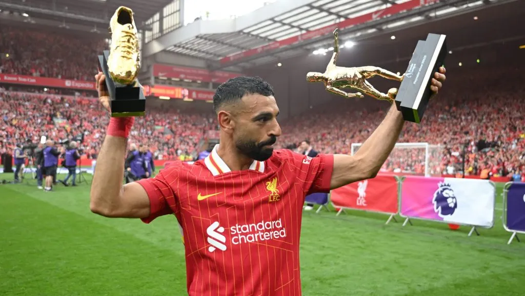 Salah com premiação na mão