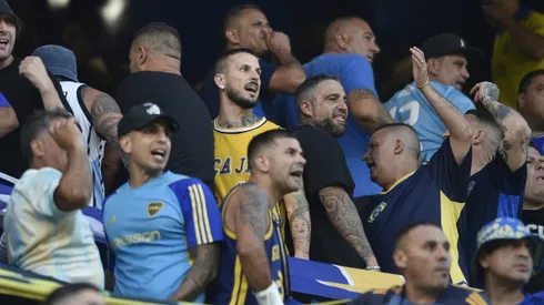 Darío Benedetto, sem marcar desde fevereiro, rescindiu contrato com o Olimpia e agora negocia o retorno ao Defensa y Justicia, clube onde iniciou sua trajetória. (Foto de Gustavo Garello/Getty Images)