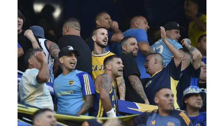 Darío Benedetto, sem marcar desde fevereiro, rescindiu contrato com o Olimpia e agora negocia o retorno ao Defensa y Justicia, clube onde iniciou sua trajetória. (Foto de Gustavo Garello/Getty Images)