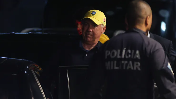 Carlo Ancelotti chega ao Brasil
