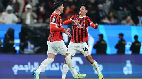Theo Hernández e Reijnders em jogo do Milan. Foto: Abdullah Ahmed