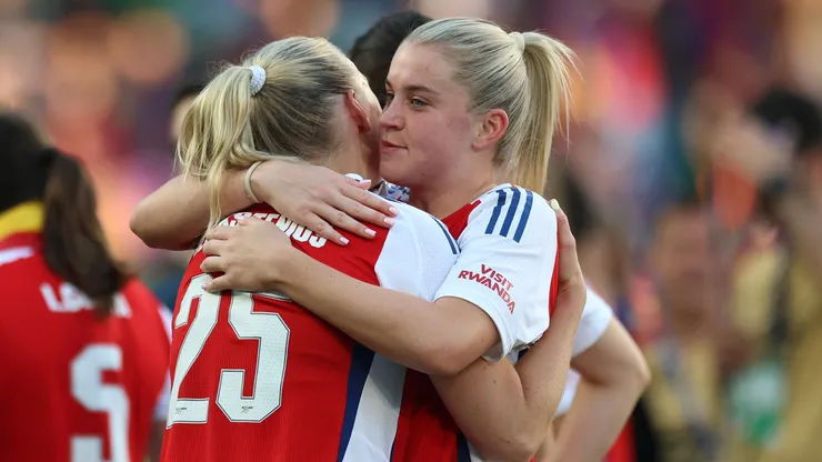 Alessia Russo, atacante do Arsenal, destaca a confiança da equipe no título da Women's Champions League (Photo by Maja Hitij/Getty Images)