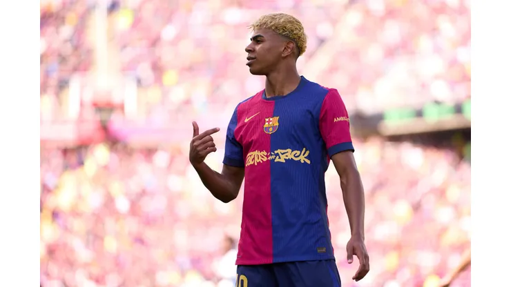 Lamine Yamal em ação pelo Barcelona. Foto: Alex Caparros/Getty Images