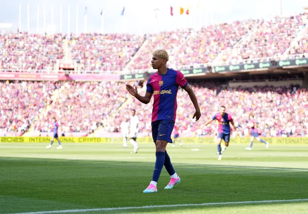 Yamal renovou até 2031 (Photo by Alex Caparros/Getty Images)