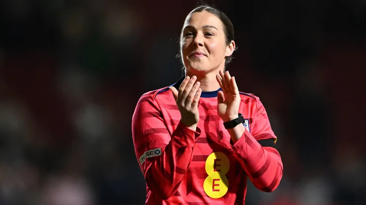 Mary Earps recebe homenagens de companheiras da Seleção da Inglaterra (Photo by Dan Mullan/Getty Images)