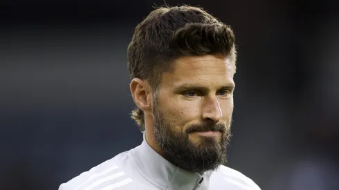 Giroud é oferecido a times do Brasil.