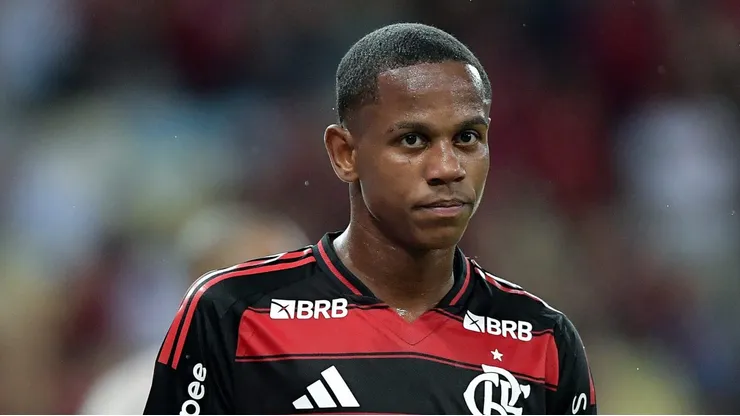 Flamengo deve receber ofertas por Wallace Yan.