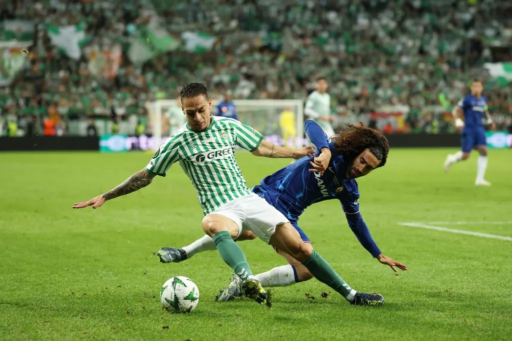 Antony pelo Real Betis contra o Chelsea. (Photo by Richard Heathcote/Getty Images)