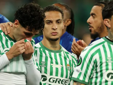 Antony, do Real Betis, se posiciona após derrota para o Chelsea