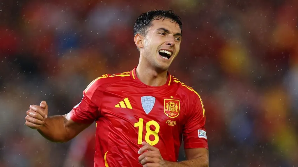 CÓRDOBA, ESPANHA - 15 DE OUTUBRO: Martin Zubimendi, da Espanha, reage após uma chance perdida durante a partida do Grupo A4 da Liga das Nações da UEFA 2024/25 entre Espanha e Sérvia no Estádio Nuevo Arcangel em 15 de outubro de 2024 em Córdoba, Espanha.