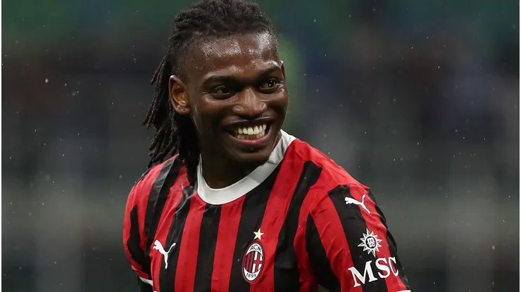 Rafael Leão em jogo do Milan. Atacante está na mira do Manchester United. Foto: Marco Luzzani/Getty Images