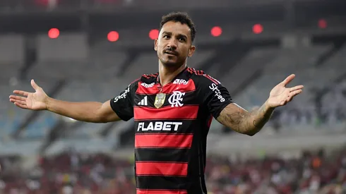 Danilo comemora gol pelo Flamengo