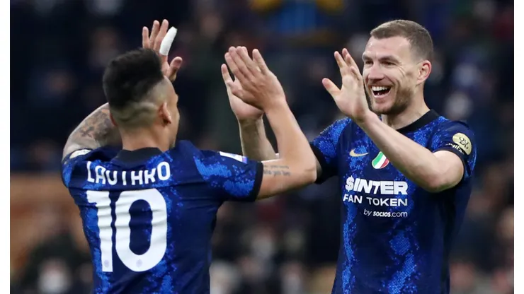 Lautaro Martínez e Dzeko, em 2022, pela Inter de Milão (Photo by Marco Luzzani/Getty Images)