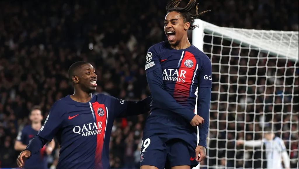 Dembélé e Barcola comemorando gol do PSG. Foto: Alex Pantling/Getty Images