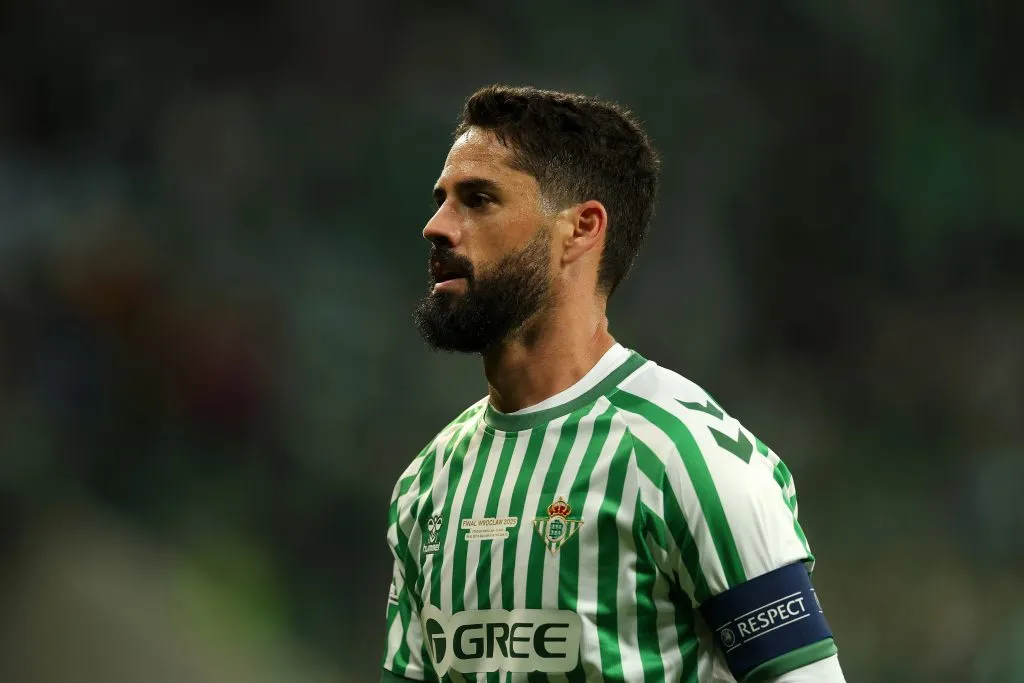 Isco, do Betis, durante a final da Liga Conferência da UEFA de 2025 entre o Real Betis Balompié e o Chelsea FC, no dia 28 de maio de 2025, em Wroclaw, Polônia. (Foto de Richard Heathcote/Getty Images)