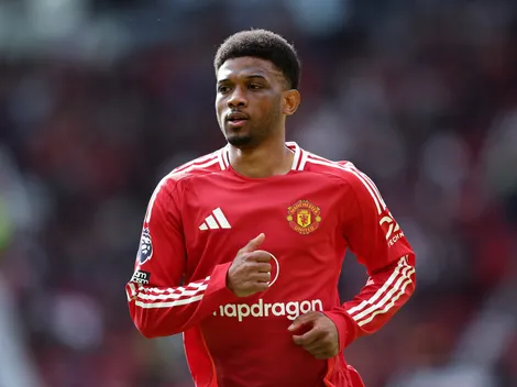 Jogador do Manchester United reage a insultos com gesto obsceno após derrota