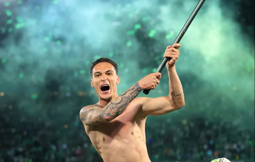 Antony se despede do Real Betis antes de voltar ao United