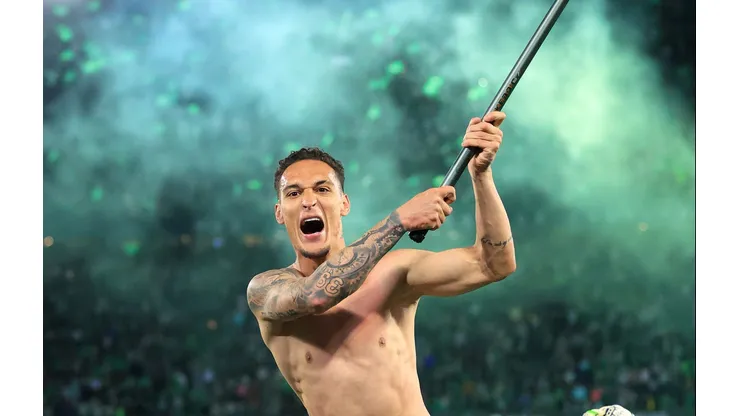 Antony se despediu do Real Betis antes de voltar ao United. Foto: Fran Santiago/Getty Images