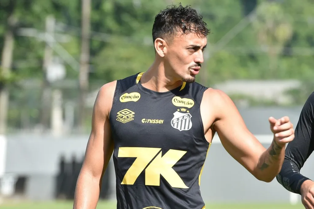Diego Pituca jogador do Santos durante treino no Centro de Treinamento CT Rei Pele. Foto JOTA ERREAGIF