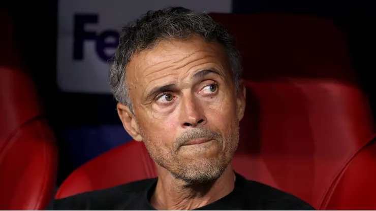 Luis Enrique é campeão com o PSG.