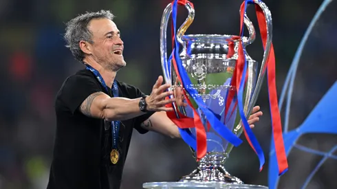 Luis Enrique com a taça de campeão da Champions