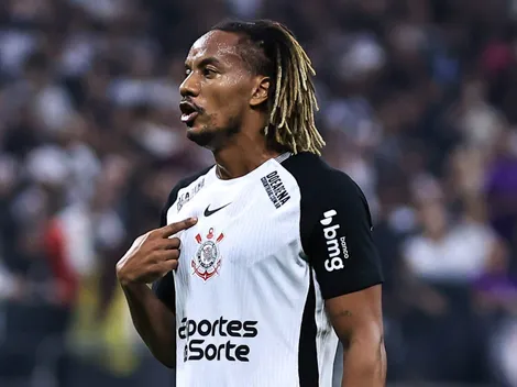 Carrillo sofre lesão na coxa e será desfalque contra o Vitória