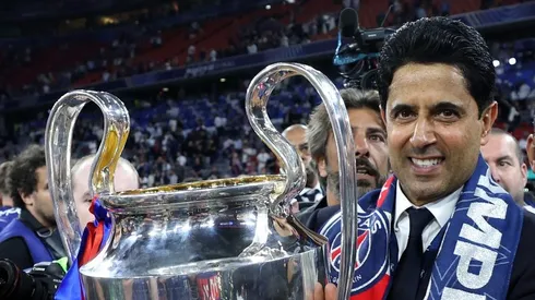 Nasser Al-Khelaifi com o título da Champions League. Foto: Lars Baron/Getty Images