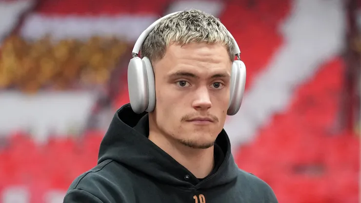 Florian Wirtz antes de jogo pelo Bayer Leverkusen